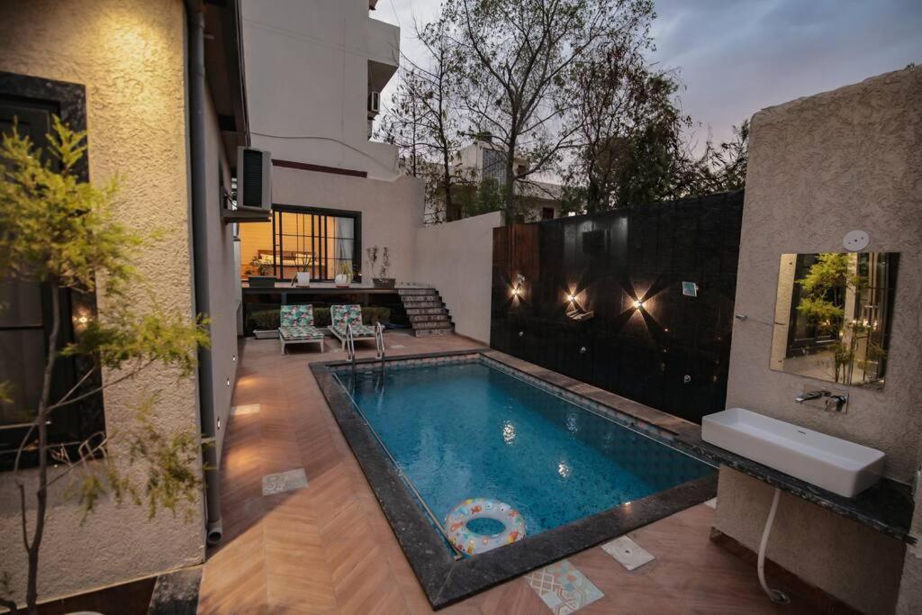 Saiba Outhouse- 4 Bed Room- Pool- Theatre- Partyhall- Garden & Terrace Sitting Area Jaipur Extérieur photo