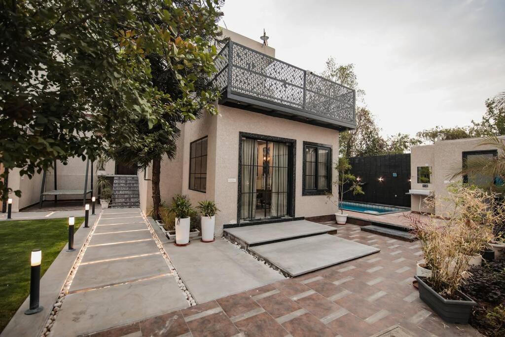 Saiba Outhouse- 4 Bed Room- Pool- Theatre- Partyhall- Garden & Terrace Sitting Area Jaipur Extérieur photo