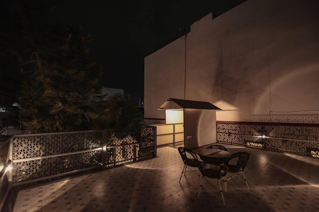 Saiba Outhouse- 4 Bed Room- Pool- Theatre- Partyhall- Garden & Terrace Sitting Area Jaipur Extérieur photo
