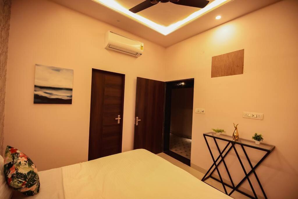 Saiba Outhouse- 4 Bed Room- Pool- Theatre- Partyhall- Garden & Terrace Sitting Area Jaipur Extérieur photo