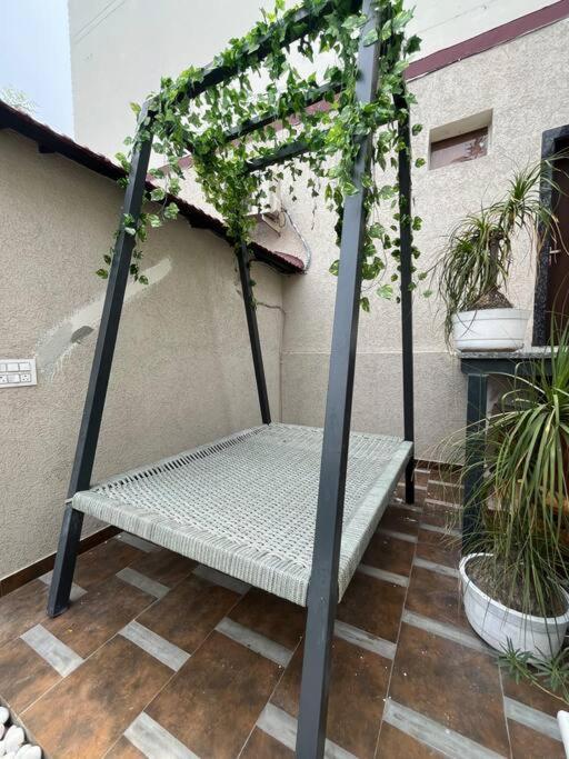 Saiba Outhouse- 4 Bed Room- Pool- Theatre- Partyhall- Garden & Terrace Sitting Area Jaipur Extérieur photo