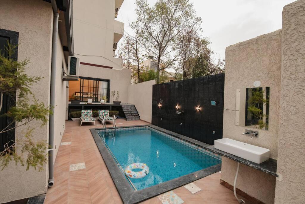 Saiba Outhouse- 4 Bed Room- Pool- Theatre- Partyhall- Garden & Terrace Sitting Area Jaipur Extérieur photo