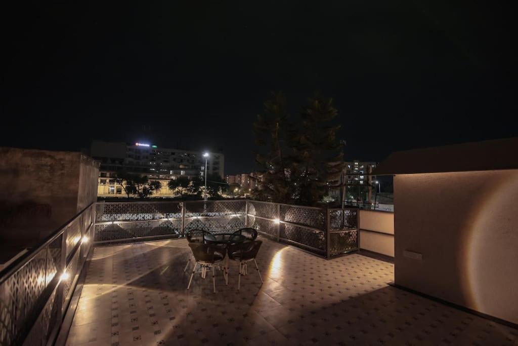 Saiba Outhouse- 4 Bed Room- Pool- Theatre- Partyhall- Garden & Terrace Sitting Area Jaipur Extérieur photo