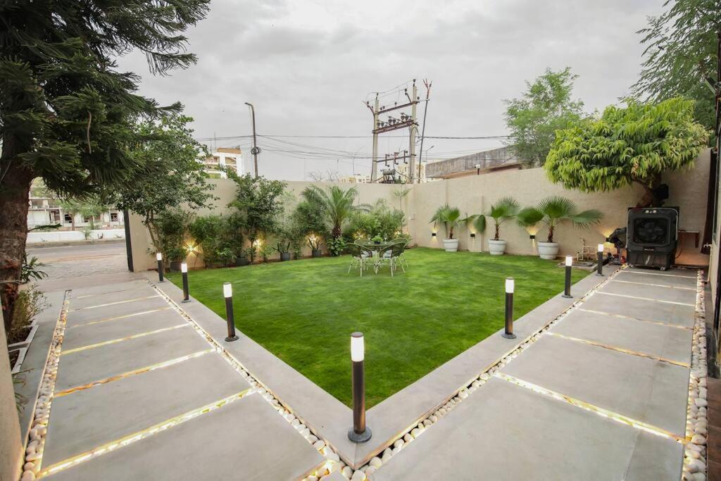 Saiba Outhouse- 4 Bed Room- Pool- Theatre- Partyhall- Garden & Terrace Sitting Area Jaipur Extérieur photo