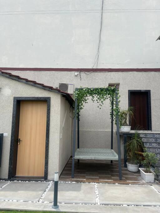 Saiba Outhouse- 4 Bed Room- Pool- Theatre- Partyhall- Garden & Terrace Sitting Area Jaipur Extérieur photo