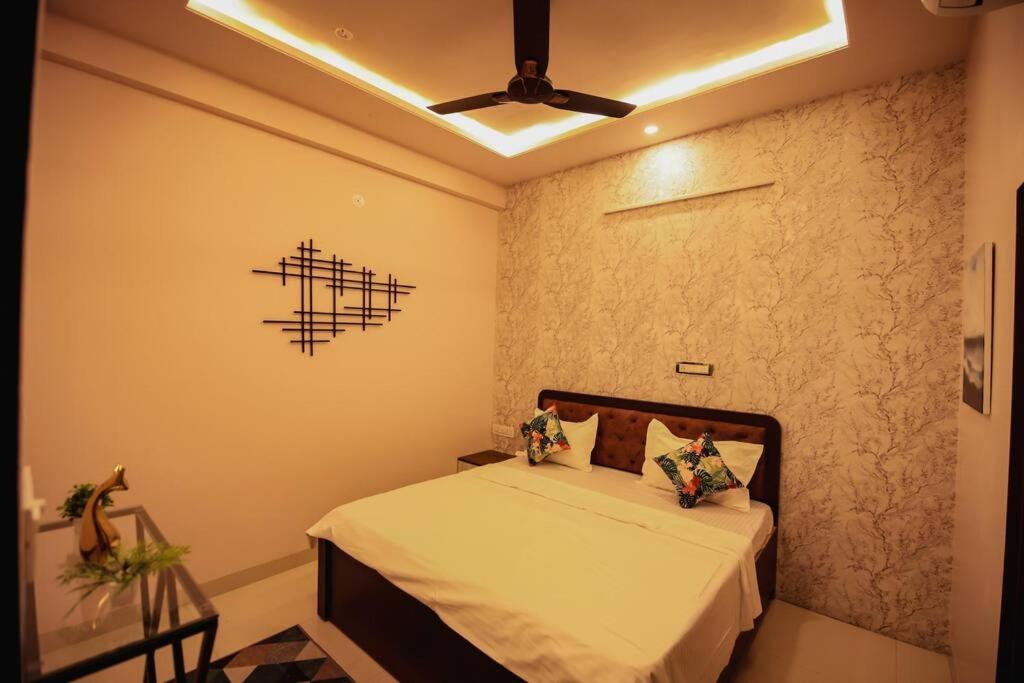 Saiba Outhouse- 4 Bed Room- Pool- Theatre- Partyhall- Garden & Terrace Sitting Area Jaipur Extérieur photo